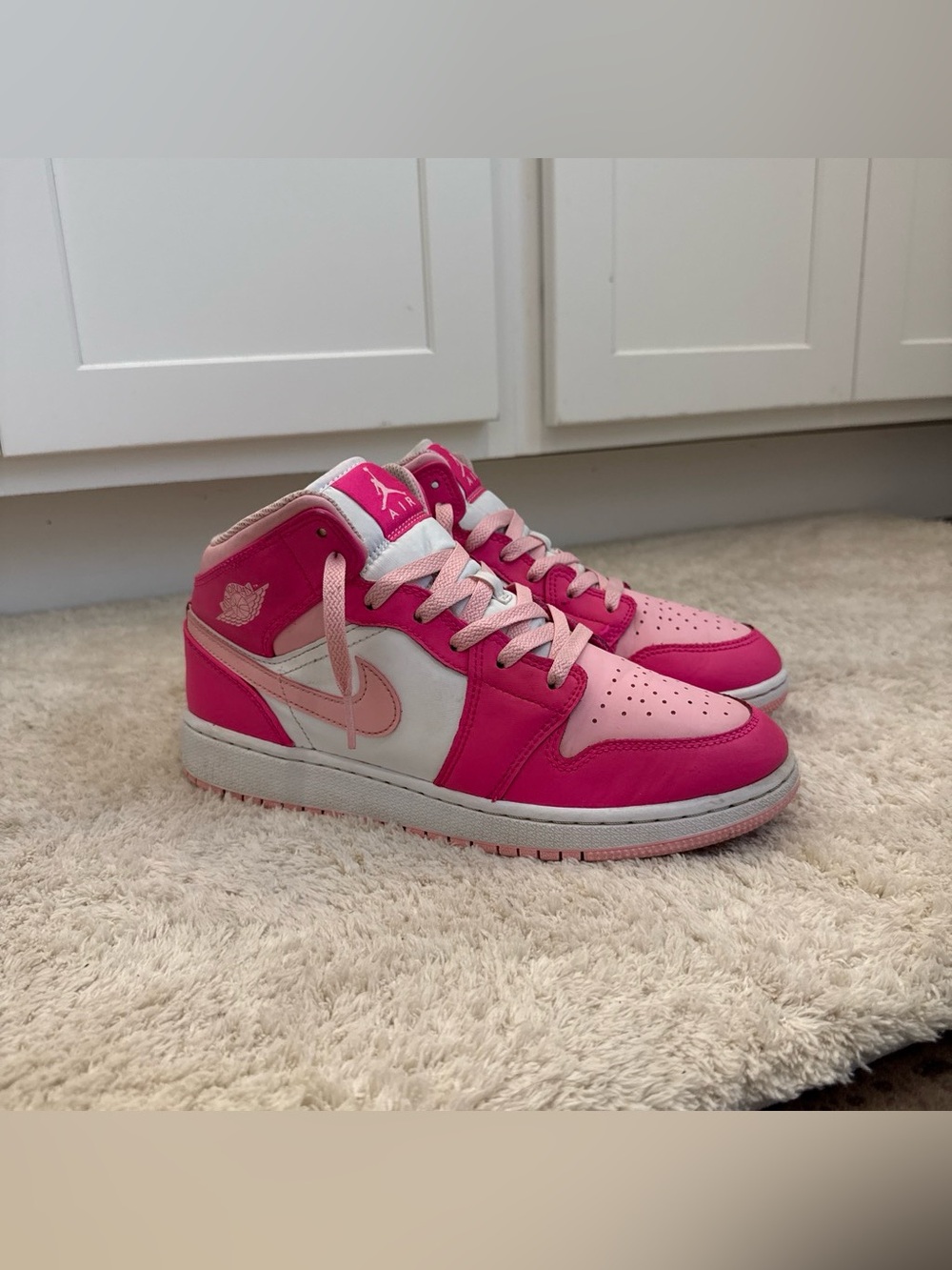 Air Jordan 1 Mid GS Fierce Pink